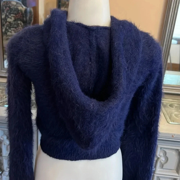 House of Harlow 1960 x REVOLVE Vaughn Eyelash Fuzzy Pullover Hoodie Deep Blue XS - Picture 8 of 11